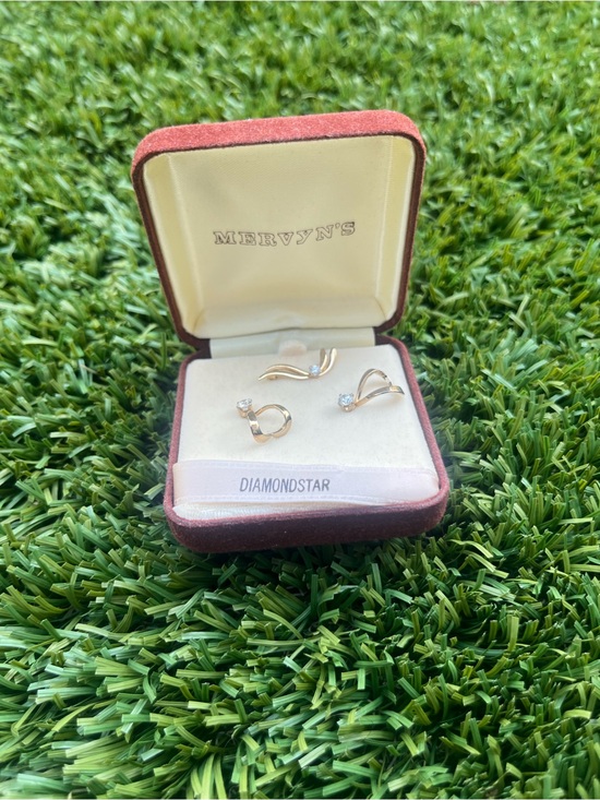 Jewelry - Vintage Mervyn's DiamondStar Gold Tone Stud Earrings and Brooch